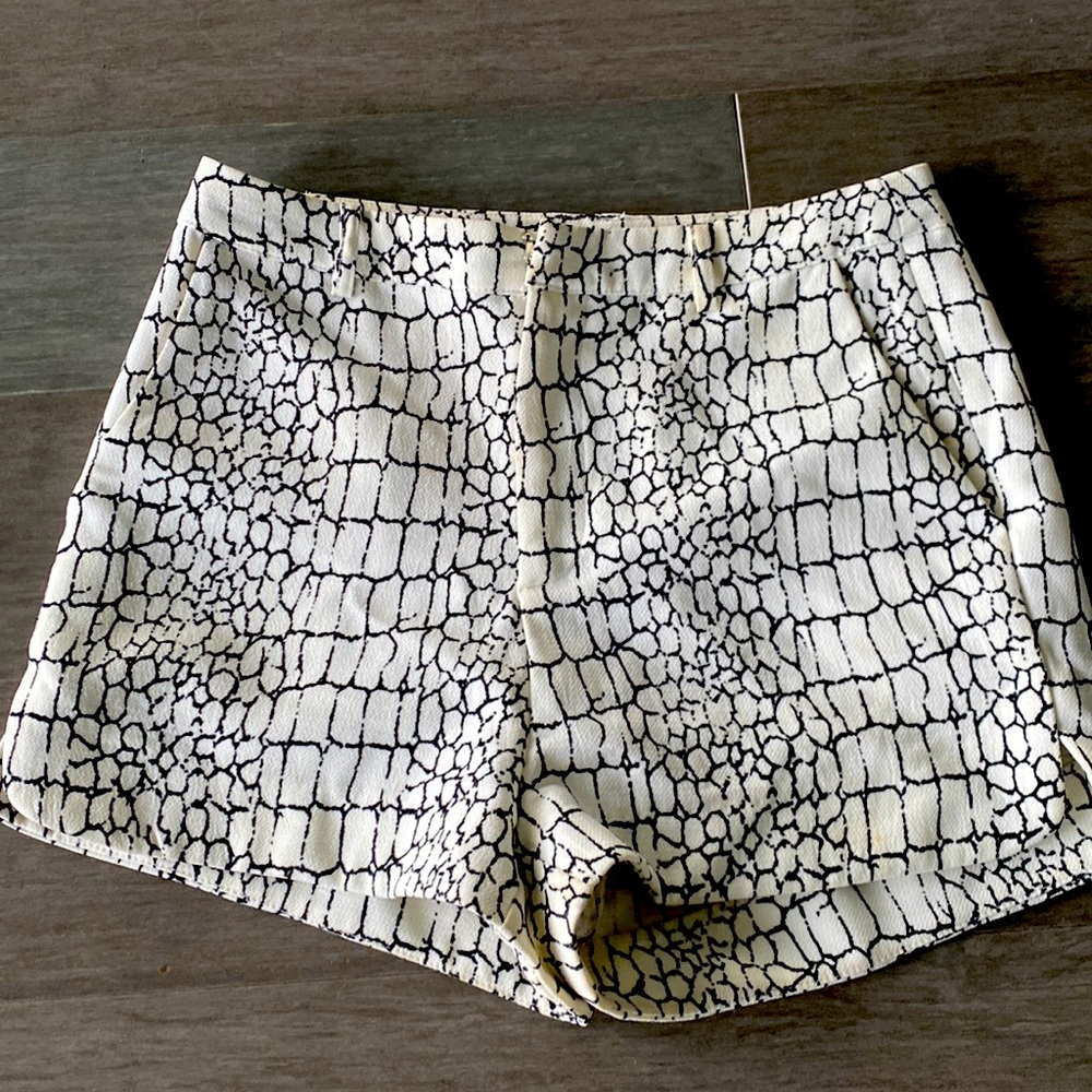 High waisted forever, 21 white shorts